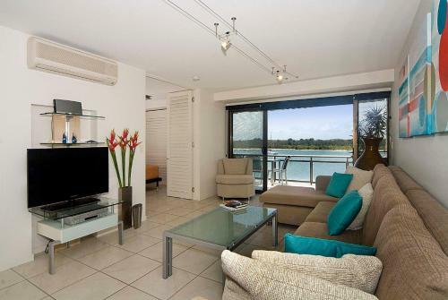 Commodore Apartments