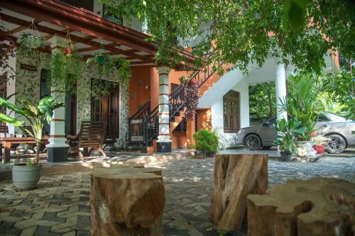 Hotel Sadee's Place