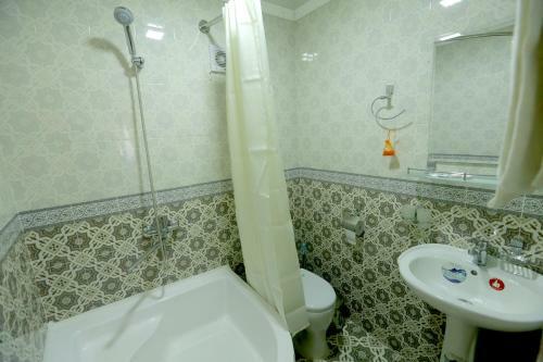 Hostal Polvonnazir Guest House