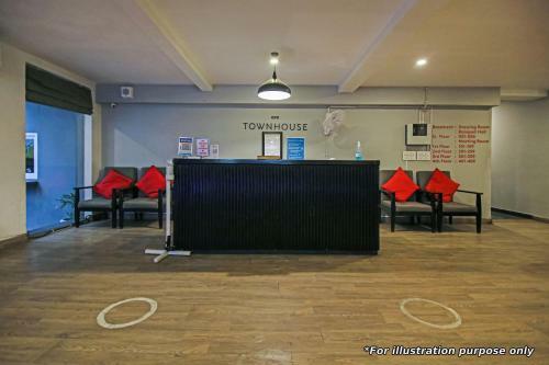 Townhouse Oak Hotel Hillview