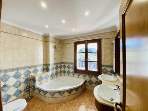 Casa Con Incre�bles Vistas A Las Monta�as Y Al Mar