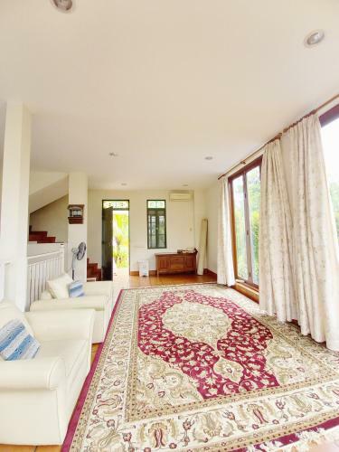 Villa Muslim Yuni Syahla Holiday Home