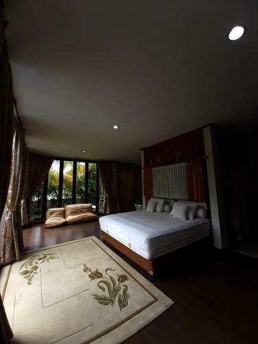 Villa Muslim Yuni Syahla Holiday Home