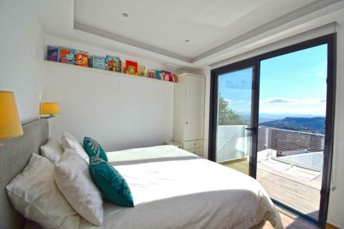Villa Stunning, Luxury Home In Gaucin Town, Heated Pool