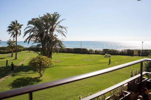 Gavamar Castelldefels Beachfront Apartment- Direct Access To The Beach