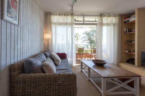 Gavamar Castelldefels Beachfront Apartment- Direct Access To The Beach