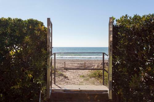 Gavamar Castelldefels Beachfront Apartment- Direct Access To The Beach