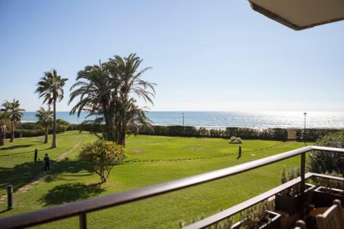 Gava Mar- Castelldefels Beachfront Apartment- Direct Access To The Beach