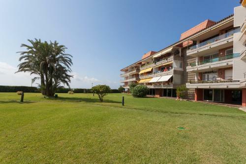 Gava Mar- Castelldefels Beachfront Apartment- Direct Access To The Beach
