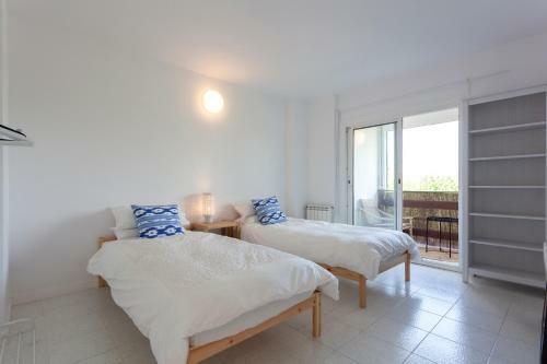 Gava Mar- Castelldefels Beachfront Apartment- Direct Access To The Beach