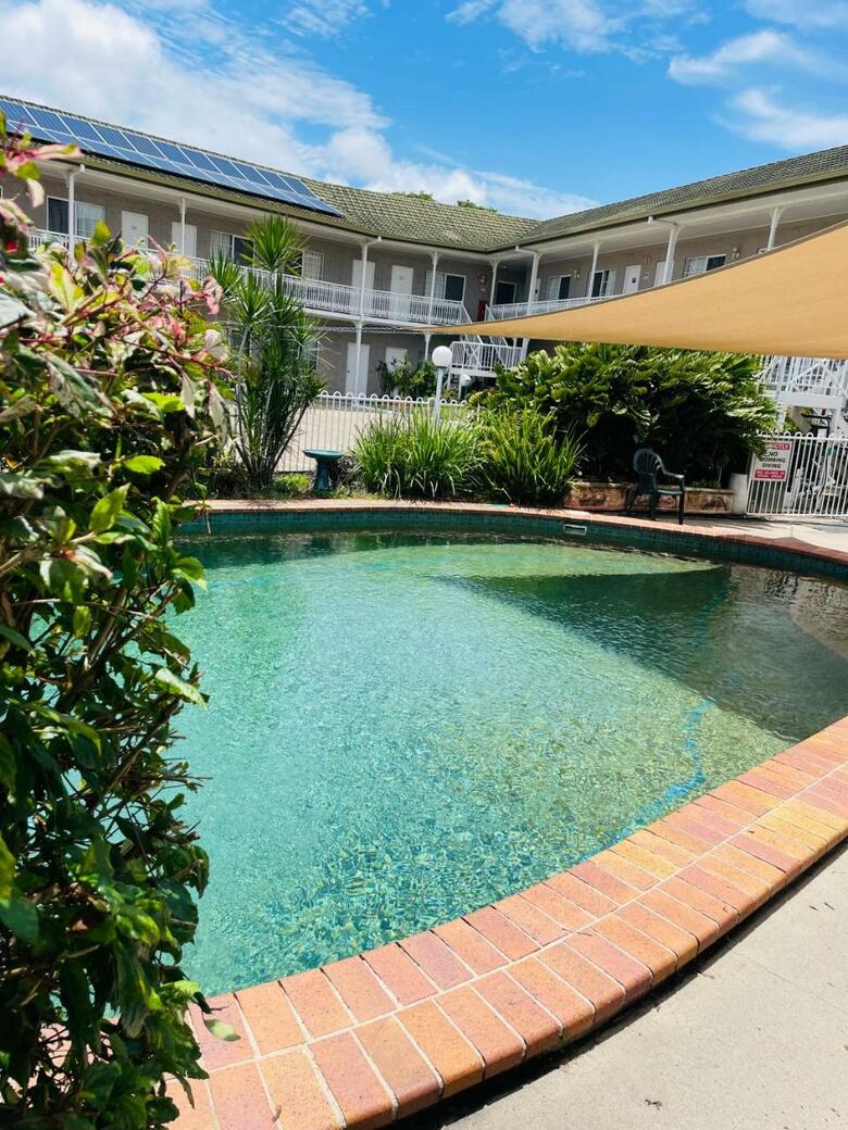 Colonial Rose Motel
