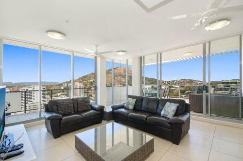 Dalgety Apartments