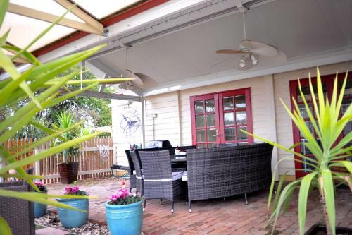 Must Love Dogs B&B & Self Contained Cottage