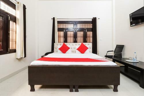 Oyo Flagship 45992 Hotel Royal