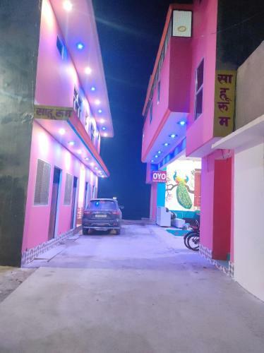 Apartamento Spot On 83295 Sahu Room's