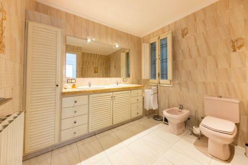 Bravissimo El Lle�, Bright 4-bedroom Apartment