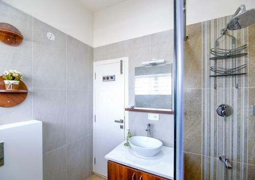 Agastya Villa By Vista Rooms