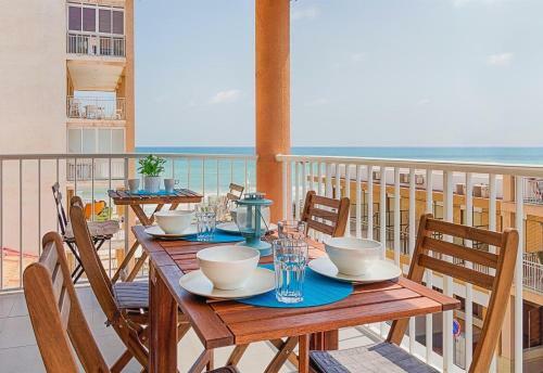 Seaview Modern Beach Apartment