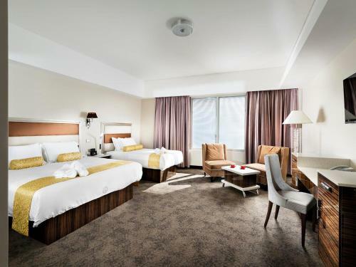 International On The Water Hotel