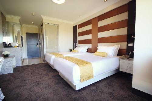 International On The Water Hotel