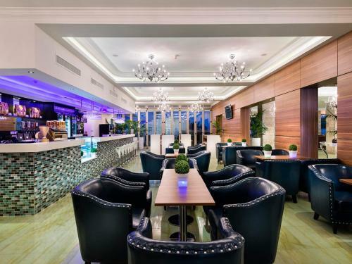 International On The Water Hotel