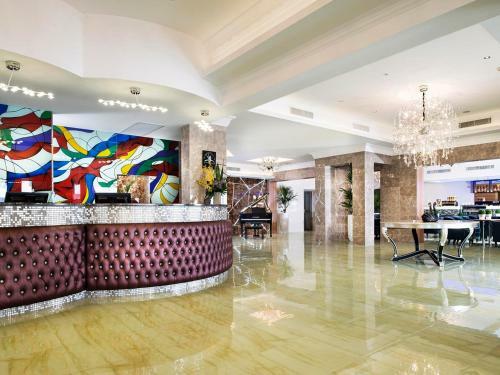 International On The Water Hotel