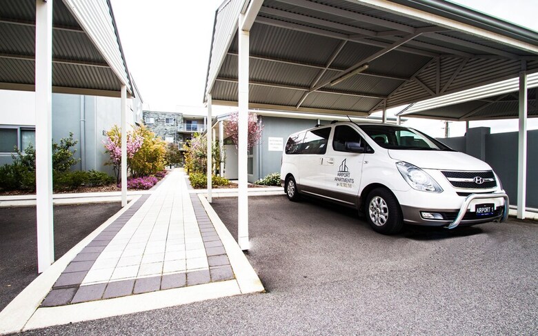 Aparthotel Airport Apartments By Aurum