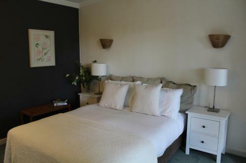 Hostal Elfin Hill Country Accommodation