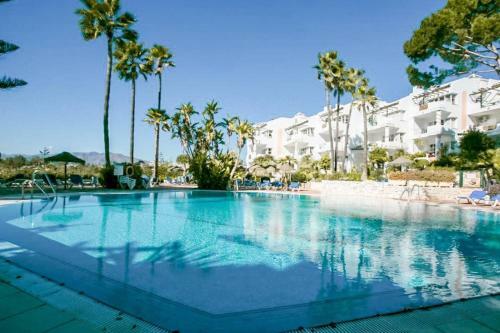 Jacuzzi Golf Pools Spa Gym Restaurants Wifi Tennis