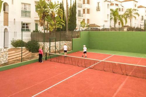 Jacuzzi Golf Pools Spa Gym Restaurants Wifi Tennis