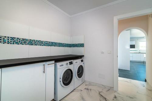 Top Renovated Villa With Sea-view And Heated Pool