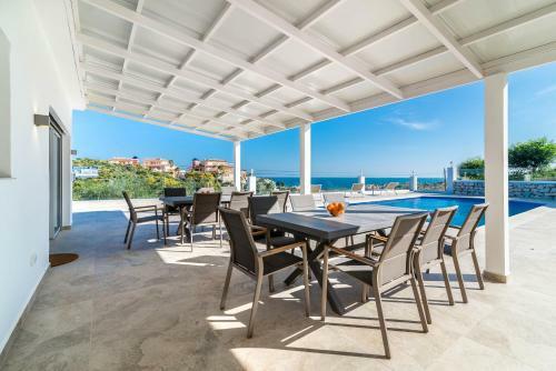 Top Renovated Villa With Sea-view And Heated Pool