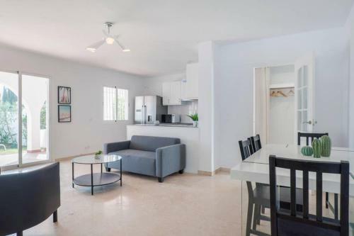 049 - Modern & Spacious Holiday Villa With Private Pool