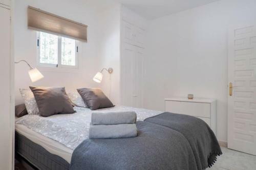 049 - Modern & Spacious Holiday Villa With Private Pool