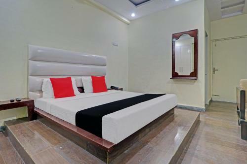 Capital O 81756 Hotel Nancy Paradise