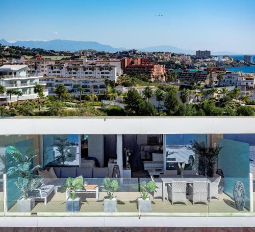 Hig- Modern Apartment Stunning Views, Next To Beach