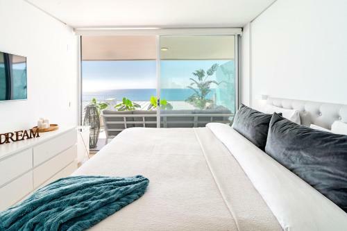 Hig- Modern Apartment Stunning Views, Next To Beach