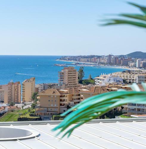 Hig- Modern Apartment Stunning Views, Next To Beach
