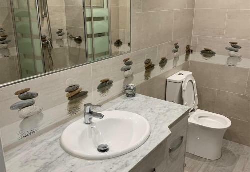 Pyr Studio Apartment