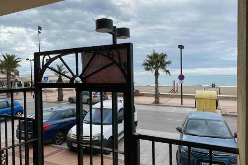 Apartment In 1st Line Beach