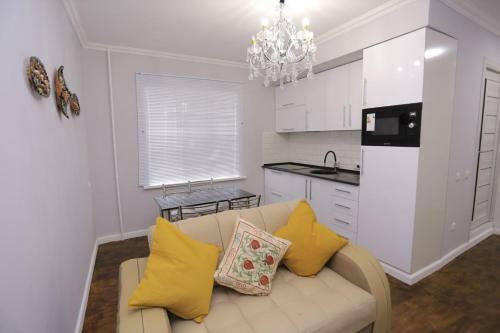 Luxury 2 Bedrooms Apartment Walking Distance From Gur-emir