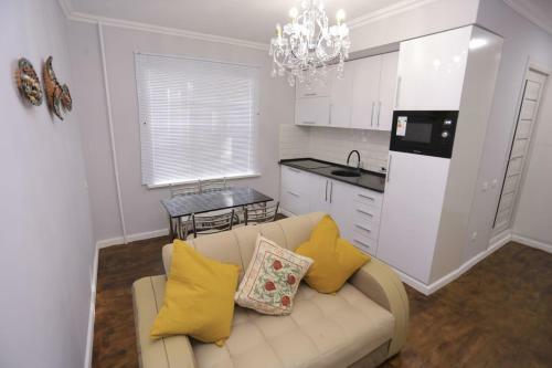 Luxury 2 Bedrooms Apartment Walking Distance From Gur-emir