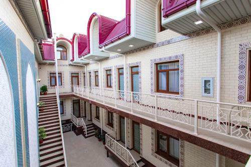 Bed & Breakfast Registon Saroy Hotel