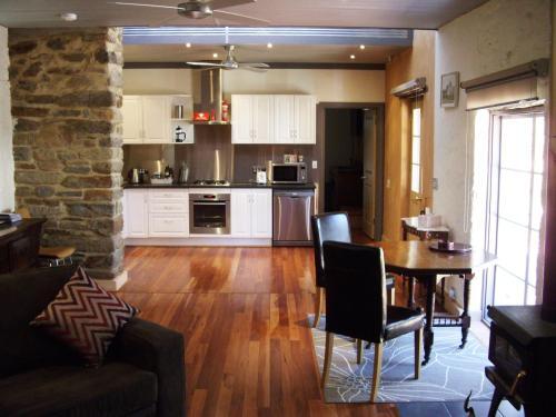 Bed & Breakfast 1860 Wine Country Cottages