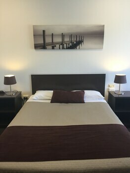 Ploughmans Motor Inn
