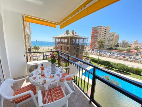 Modern 1 Bedroom Seaside Apartment With Pool