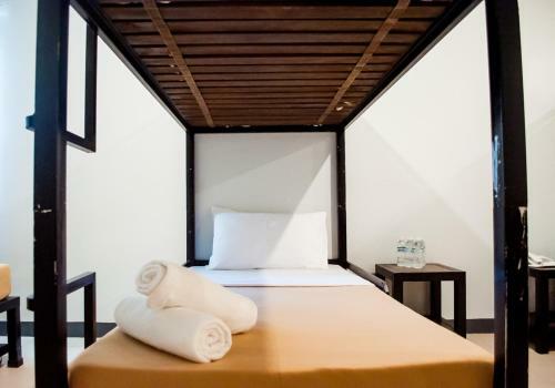 Bed & Breakfast Seasons Hotel Sablayan