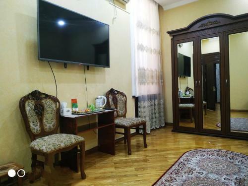 Hostal Happy House Hotel