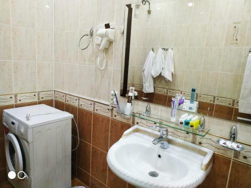 Hostal Happy House Hotel