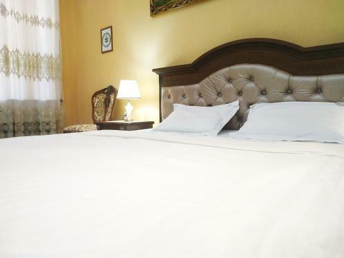 Hostal Happy House Hotel